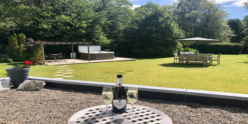 Distant Hills Guesthouse - Your Cozy Scottish Highlands Retreat